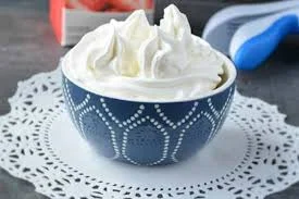 طرز تهیه خامه کیک با کمترین مواد چگونه است؟