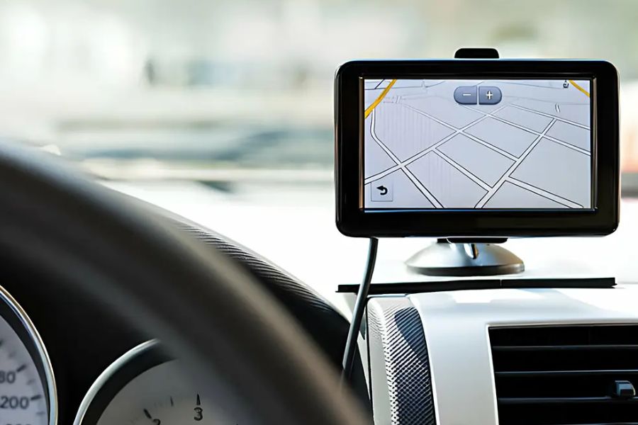 فرآیند گام به گام کارکرد GPS در مانیتور خودرو