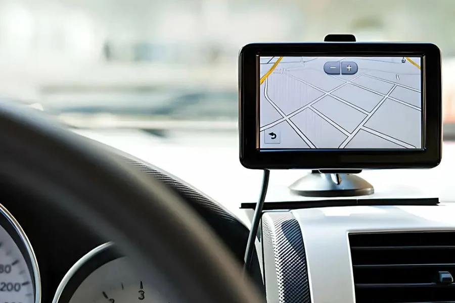 فرآیند گام به گام کارکرد GPS در مانیتور خودرو